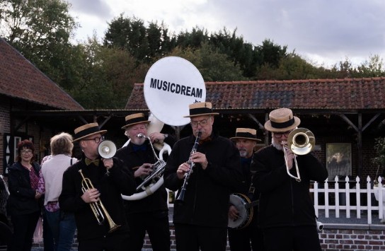  (vergroot foto)